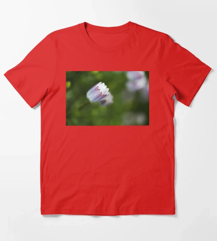 Daisy Cape Unfolding Dreams T-Shirt Red