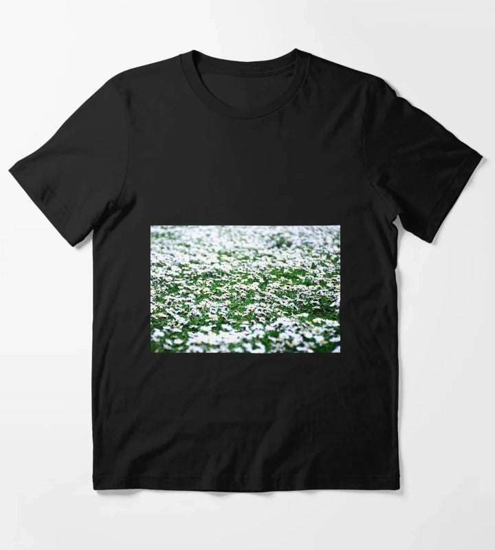 Daisy bloom artwork T-Shirt