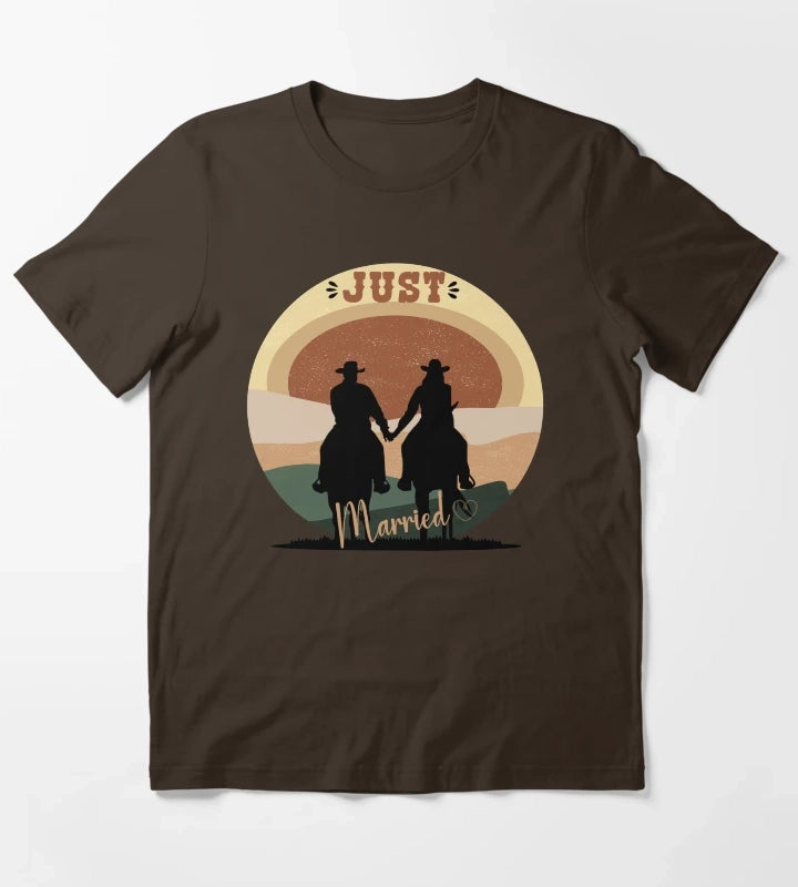 Just Married Cowboy Couple On Horseback T-Shirt Brown